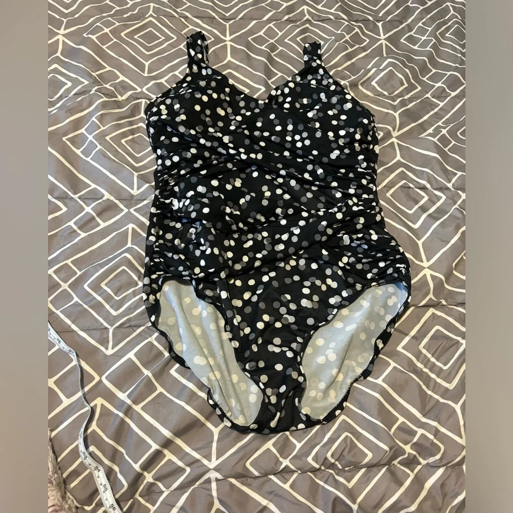 Trim Shaper Black n white One Piece Bathing Suit Swim Suit Size 18W